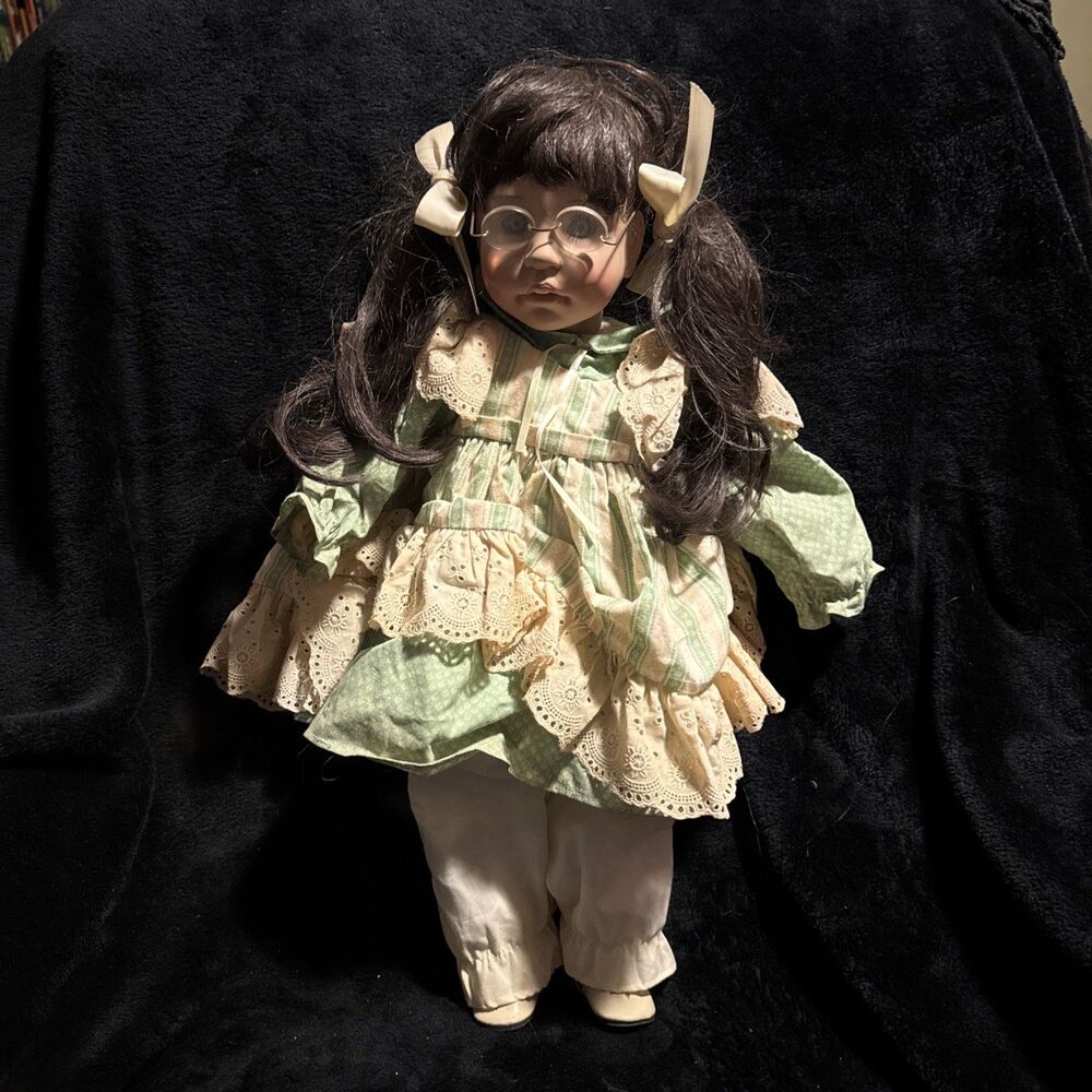 Vintage 1983 21" Lee Middleton Sincerity Schoolgirl Doll with glasses
